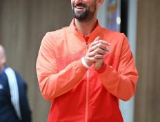 MK-关于德约科维奇回归赛场，战术调整首场状态亮眼，老鹰观众沸腾！的信息