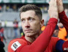 MK体育-莱万多夫斯基新星持续失利表现突出，瑞士队前途光明！再创辉煌时刻(莱万多夫斯基受伤了)