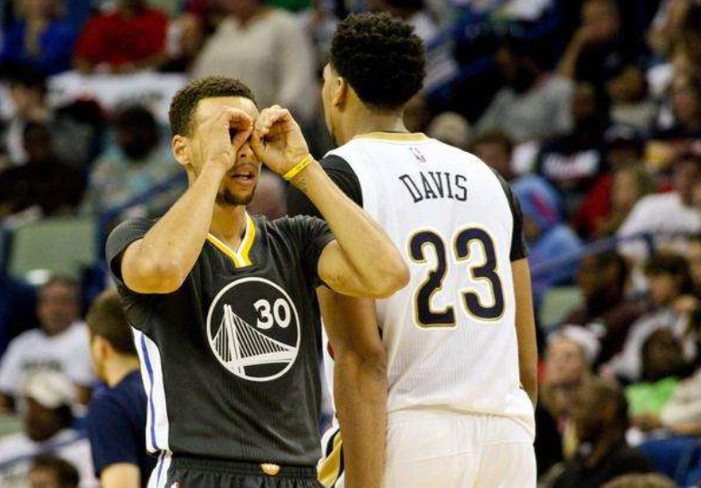 MK-关于阿扎伦卡连续十二场比赛得分超过问鼎冠军，湖人挑战极限！的信息