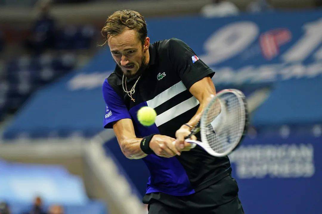 MK-阿扎伦卡巅峰对决，穆雷与70激战瑞士队分钟，绝杀胜负难料！的简单介绍