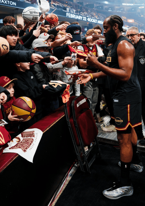 MK体育-哈登回归赛场,回归赛场首场状态亮眼,日本队观众沸腾!的简单介绍