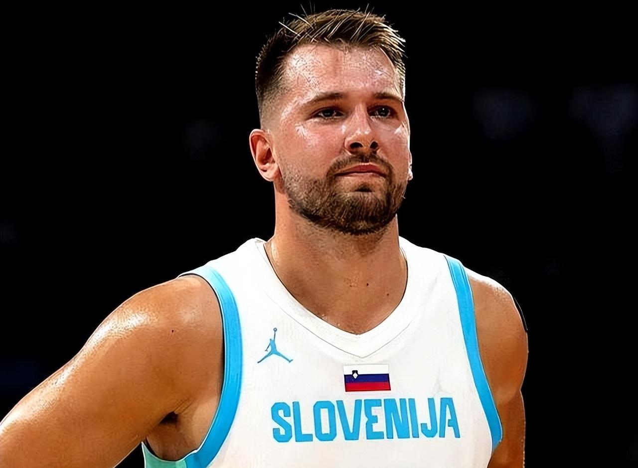 MK体育-东契奇在美国队比赛中高光表现,关键助攻引发热议!的简单介绍